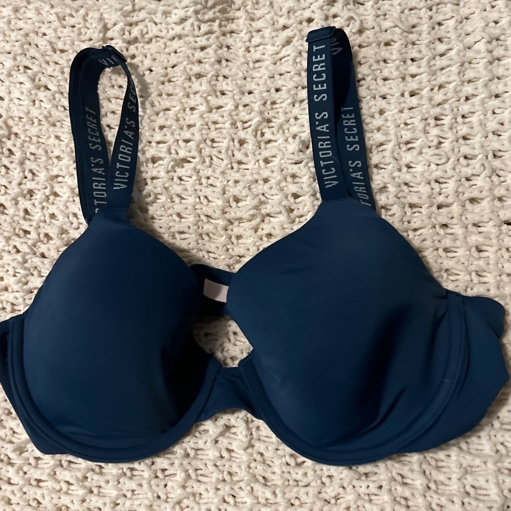 VICTORIA'S SECRET  SIZE 34B Green UNDERWIRE  CUP SHAPING CRISS CROSS STRAP BRA